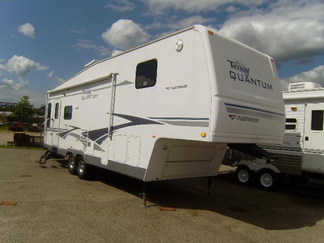 Used 2005 Terry Terry Quantum 305RLDS Fifth Wheel For Sale